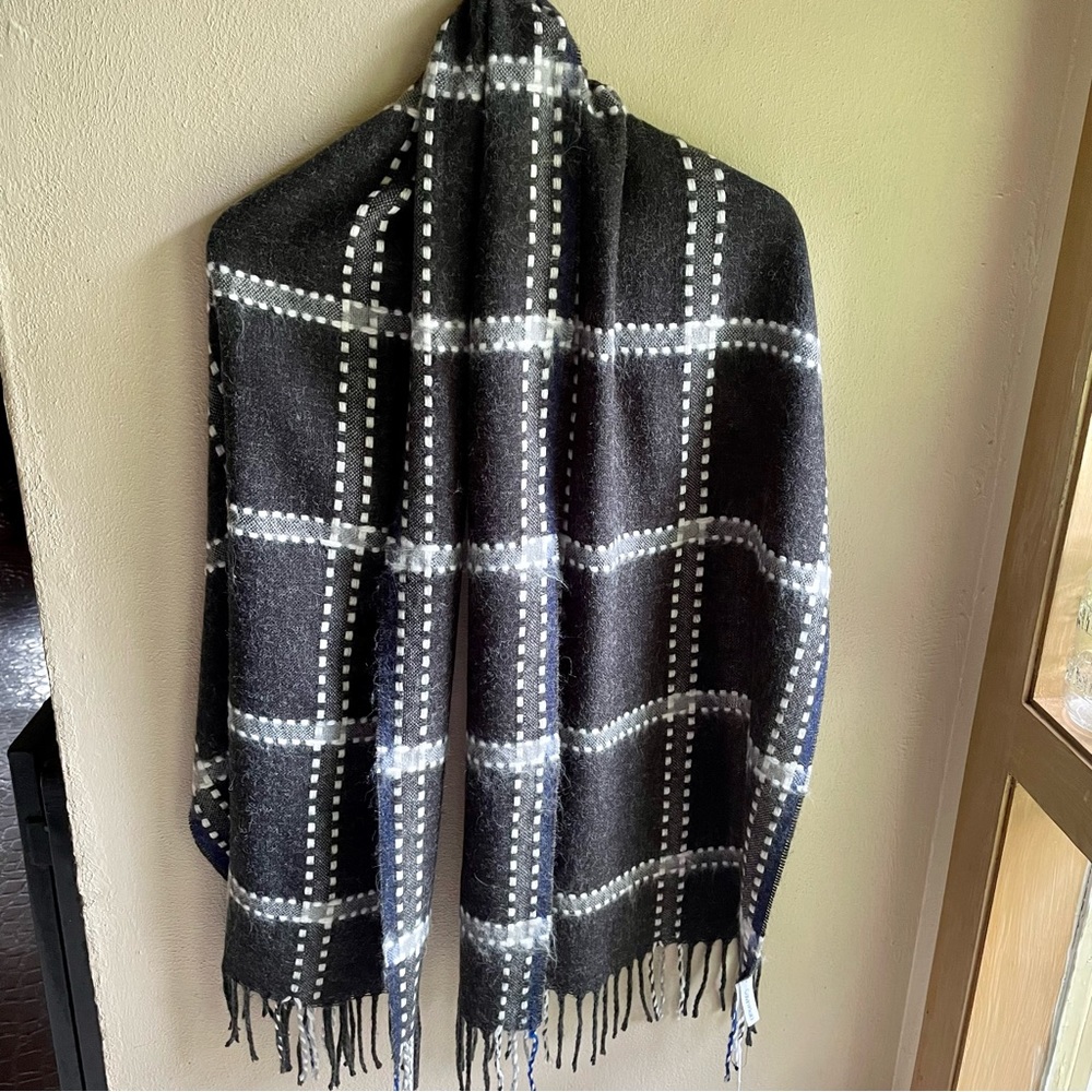 Calvin Klein Oversized Plaid Shawl/Wrap/Scarf. Charcoal Gray, White, Blue. 72x21 - Picture 14 of 16